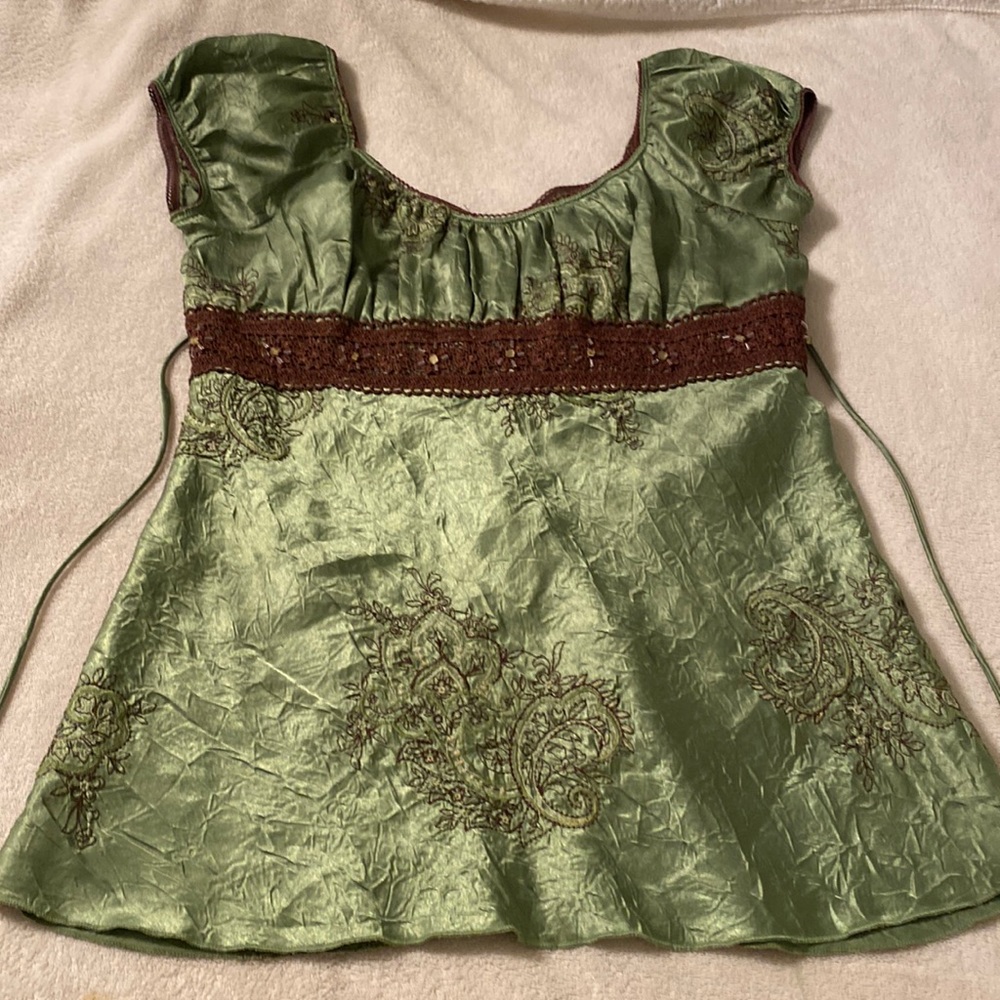 Polyester blouse in green in medium. Tags are missing. Not sure what brand.